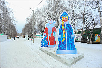 26 декабря 2017 г., Барнаул. Екатерина Смолихина   Будет и на нашей улице праздник: фотопрогулка по районным ёлкам Барнаула