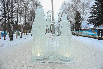 26 декабря 2017 г., Барнаул. Екатерина Смолихина   Будет и на нашей улице праздник: фотопрогулка по районным ёлкам Барнаула