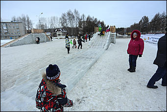 26 декабря 2017 г., Барнаул. Екатерина Смолихина   Будет и на нашей улице праздник: фотопрогулка по районным ёлкам Барнаула