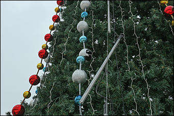 26 декабря 2017 г., Барнаул. Екатерина Смолихина   Будет и на нашей улице праздник: фотопрогулка по районным ёлкам Барнаула