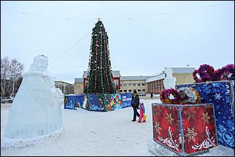26 декабря 2017 г., Барнаул. Екатерина Смолихина   Будет и на нашей улице праздник: фотопрогулка по районным ёлкам Барнаула
