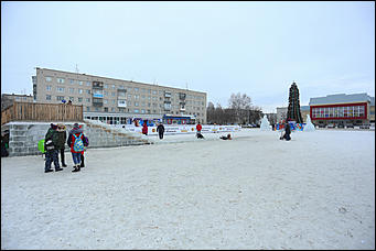 26 декабря 2017 г., Барнаул. Екатерина Смолихина   Будет и на нашей улице праздник: фотопрогулка по районным ёлкам Барнаула