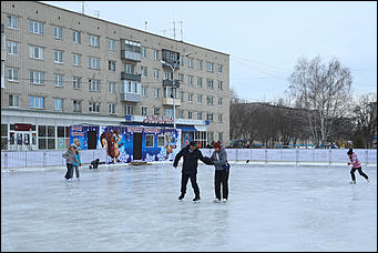 26 декабря 2017 г., Барнаул. Екатерина Смолихина   Будет и на нашей улице праздник: фотопрогулка по районным ёлкам Барнаула