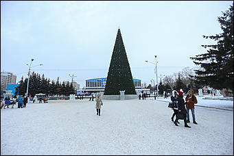 26 декабря 2017 г., Барнаул. Екатерина Смолихина   Будет и на нашей улице праздник: фотопрогулка по районным ёлкам Барнаула