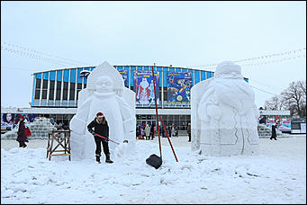 26 декабря 2017 г., Барнаул. Екатерина Смолихина   Будет и на нашей улице праздник: фотопрогулка по районным ёлкам Барнаула