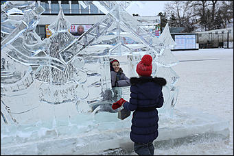 26 декабря 2017 г., Барнаул. Екатерина Смолихина   Будет и на нашей улице праздник: фотопрогулка по районным ёлкам Барнаула