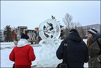 26 декабря 2017 г., Барнаул. Екатерина Смолихина   Будет и на нашей улице праздник: фотопрогулка по районным ёлкам Барнаула