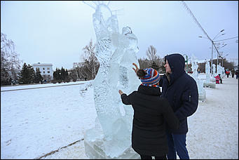 26 декабря 2017 г., Барнаул. Екатерина Смолихина   Будет и на нашей улице праздник: фотопрогулка по районным ёлкам Барнаула