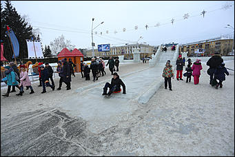 26 декабря 2017 г., Барнаул. Екатерина Смолихина   Будет и на нашей улице праздник: фотопрогулка по районным ёлкам Барнаула