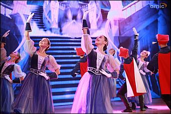 9 ноября 2019 г., Барнаул   Мир куклы: как открывали театральный фестиваль "Зазеркалье" в Барнауле