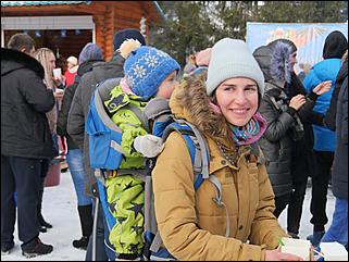 1 декабря 2019 г., Алтайский край   Вкусная еда, огненное шоу и лебеди: как прошла "Алтайская зимовка"-2019
