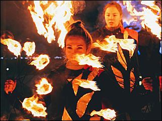 1 декабря 2019 г., Алтайский край   Вкусная еда, огненное шоу и лебеди: как прошла "Алтайская зимовка"-2019