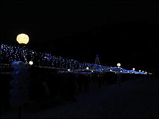 1 декабря 2019 г., Алтайский край   Вкусная еда, огненное шоу и лебеди: как прошла "Алтайская зимовка"-2019