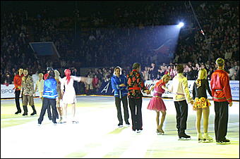 Фоторепортаж   Ледовое шоу "Звезды на льду" в Барнауле