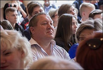 25.06.2017    Смех и слезы. Как в Барнауле прошли "последние звонки"?