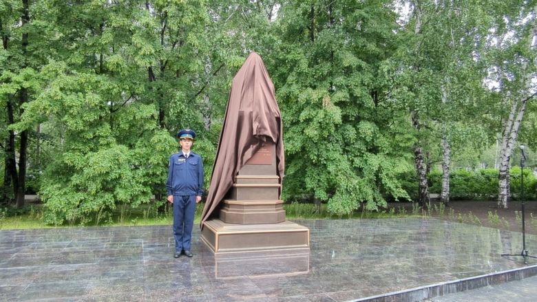 Открытие памятника Георгию Жукову в Барнауле / Фото: amic.ru