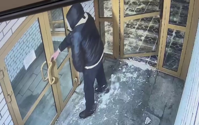 Вусал в подъезде дома Анастасии/ Фото предоставлено Анастасией