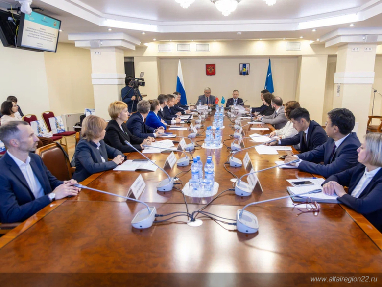 Заседание по реализации соглашения между правительством Алтайского края и правительством Сахалинской области о сотрудничестве / Фото altairegion22.ru