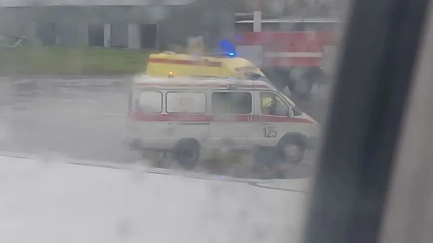 Бригада скорой помощи у самолета / Фото: amic.ru