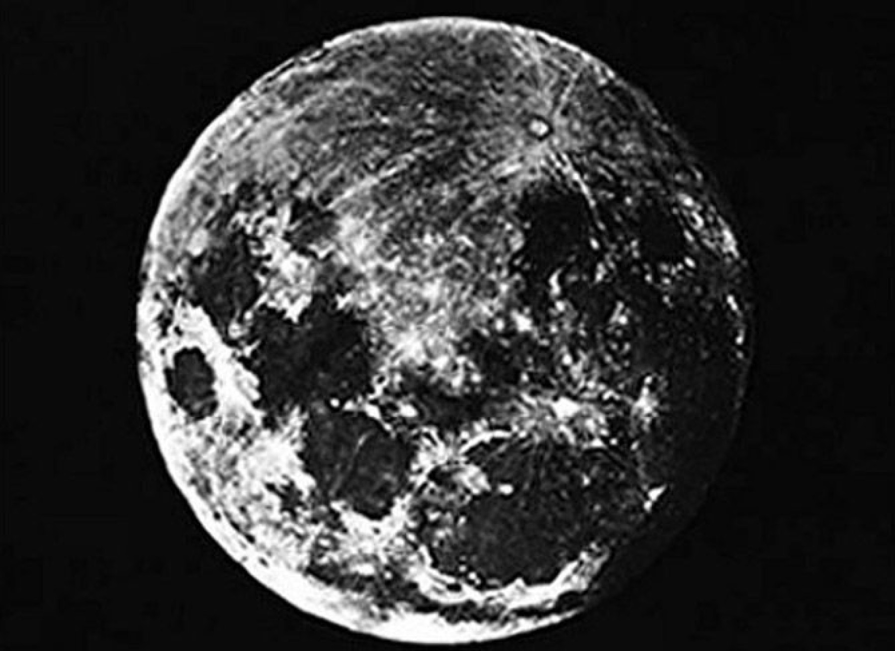 Луи Дагер произвел первую фотосъемку Луны