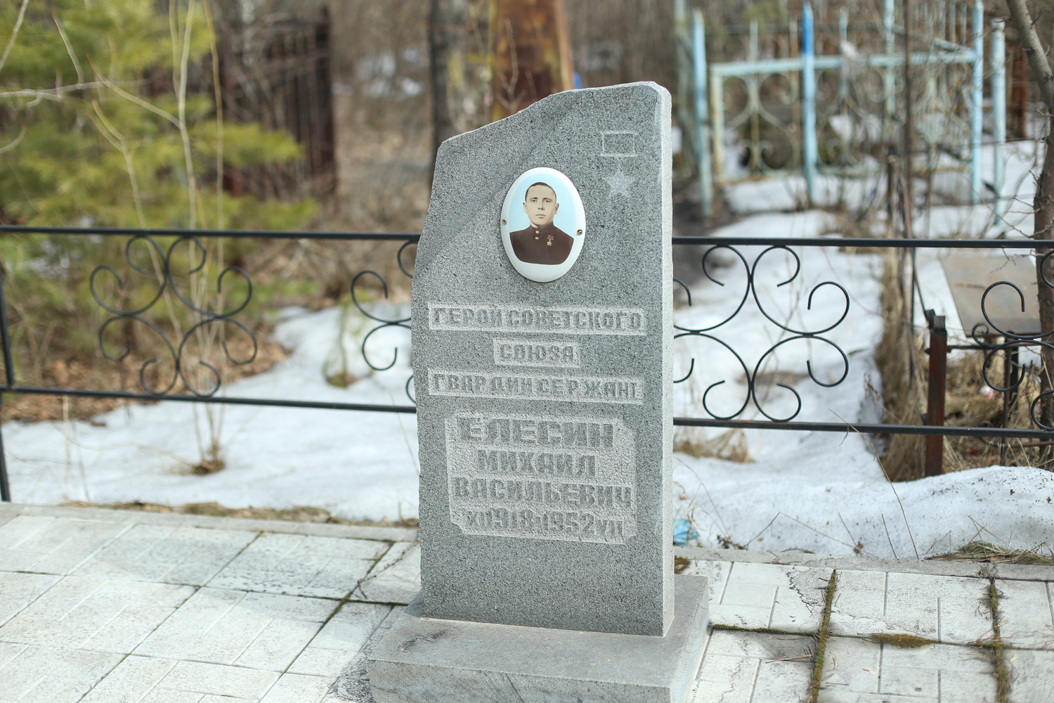 Где похоронен ваксман. Власихинское кладбище Барнаул. Черницкое кладбище Барнаул. Смотритель кладбища.
