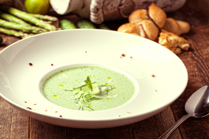 блюда молекулярной кухни. крем суп от шеф повара. доктор живаго ресторан. крем суп из топинамбура с морепродуктами. суп от шеф повара.