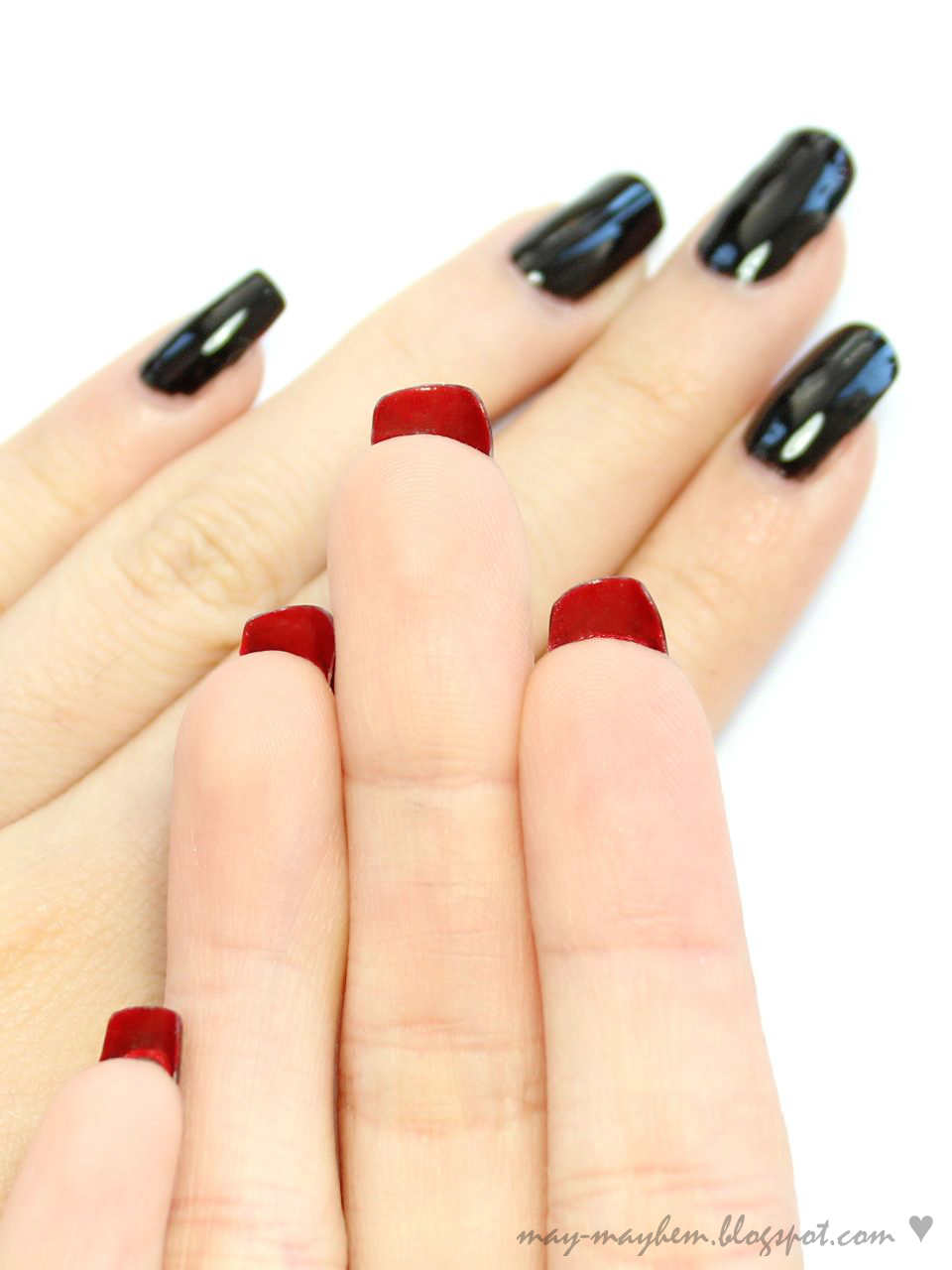 Маникюр одна черная другая. Маникюр красный с черным. Накрашенные ногти. Красные ногти на руках. Ногти разного цвета на руках.