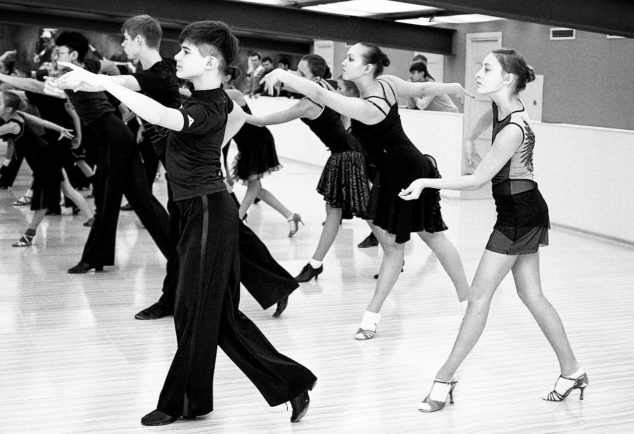 Школьные танцы. Социальные танцы. Уроки танцев Екатеринбург. Бальные танцы вальс школа. Школа танцев вальс
