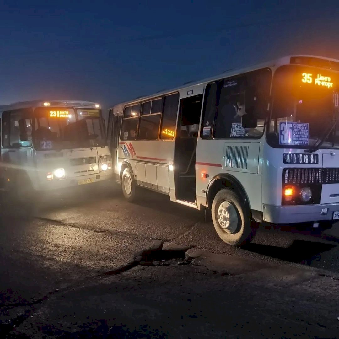 Автовокзал горно-алтайск. Автобус. 35 автобус бийск. Автобусы бийск. Где автобус бийск 35.