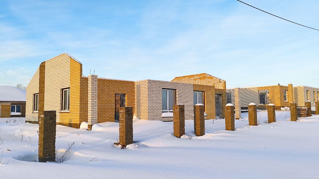 Многие дома остались зимовать без крыш