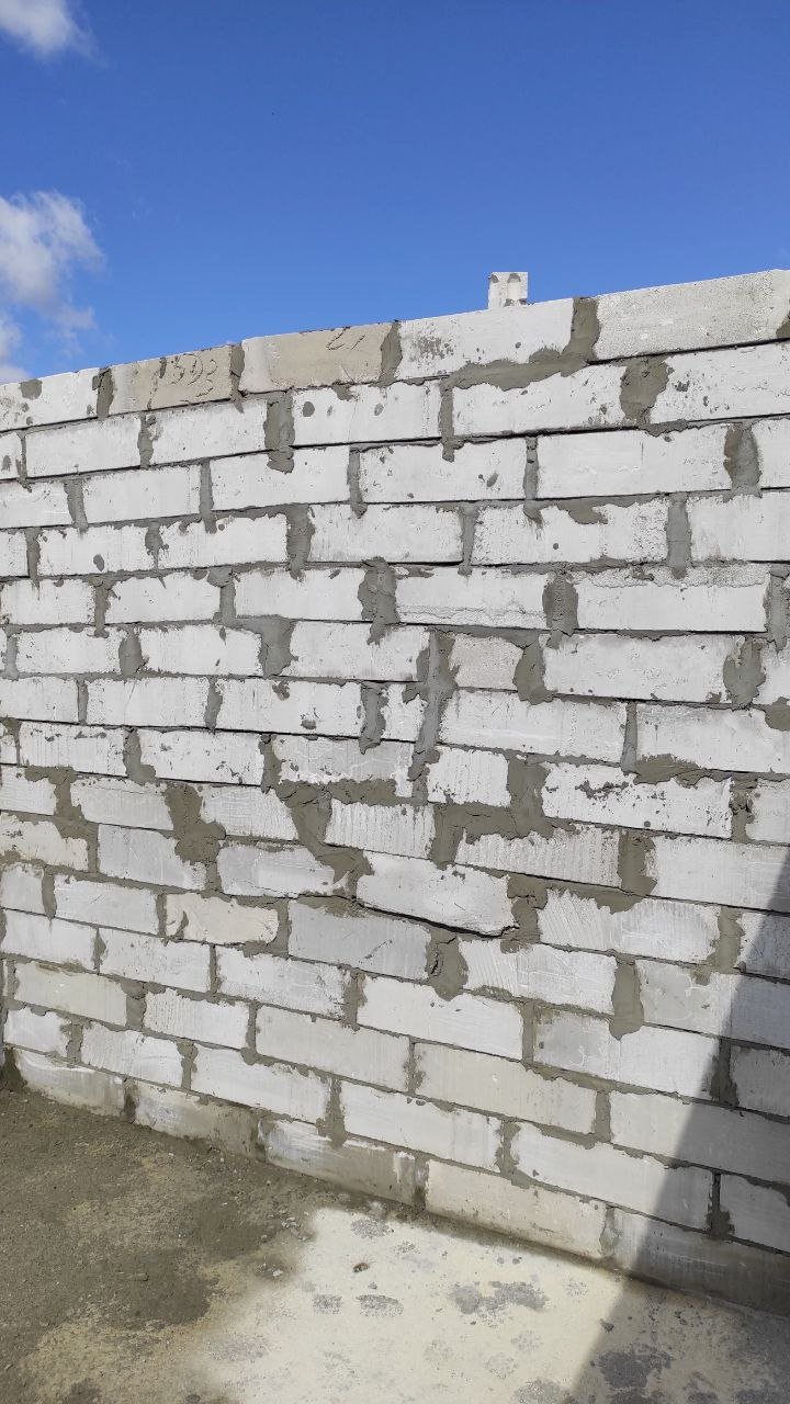 Кладка не отличается аккуратностью