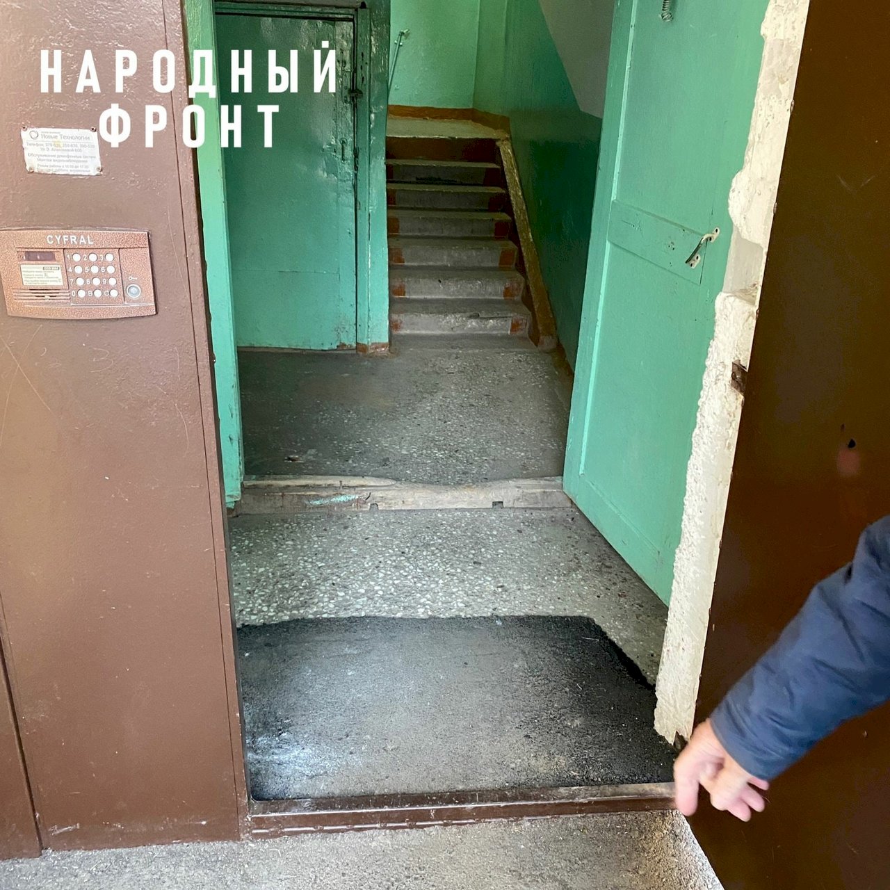 Асфальтовый подъезд. Асфальт и тротуарная плитка во дворе. Дом двор. Асфальтовый подъезд. Асфальтовые дорожки на участке.