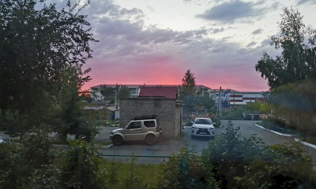 Закат в Камне-на-Оби. Фото: vk.com/izvestiy_kamen