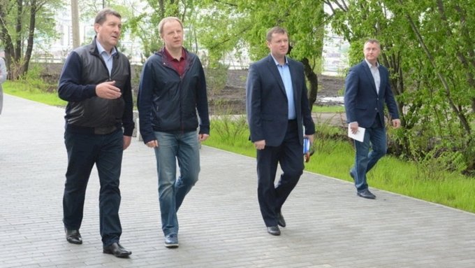 Экскурсия чиновников по краевому центру продолжается