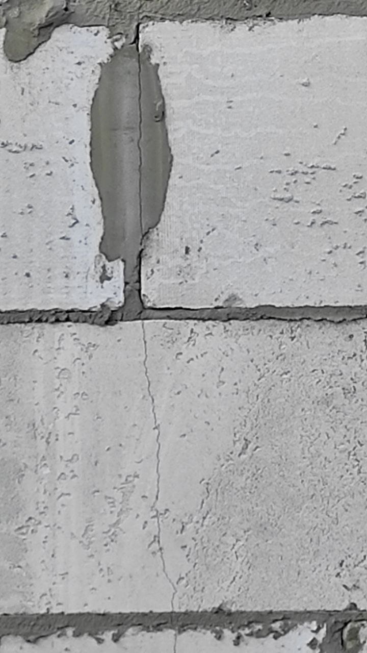 В некоторых газобетонных блоках есть трещины