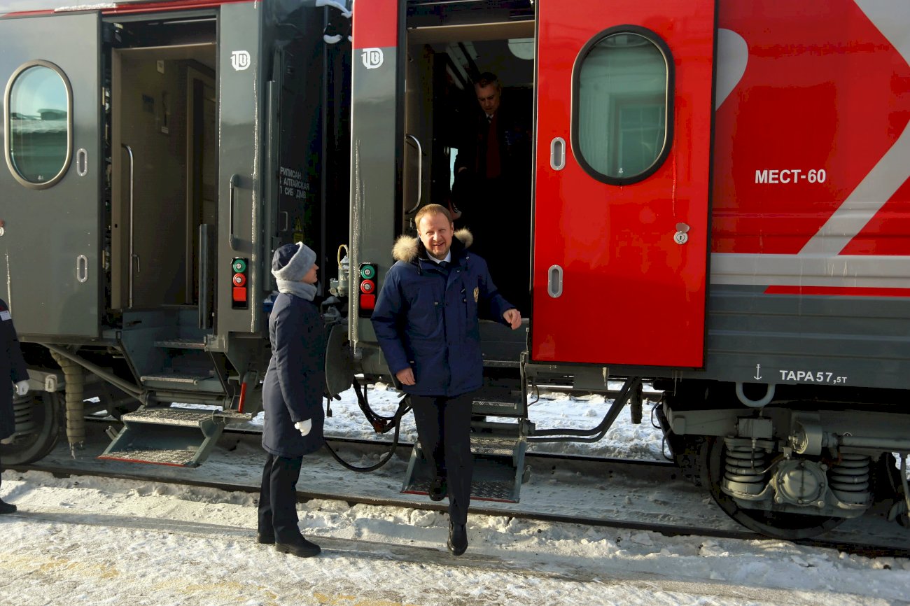пригородный поезд. поезд 7014. степной экспресс барнаул славгород. пригородный поезд барнаул славгород. пригородный поезд барнаул славгород.