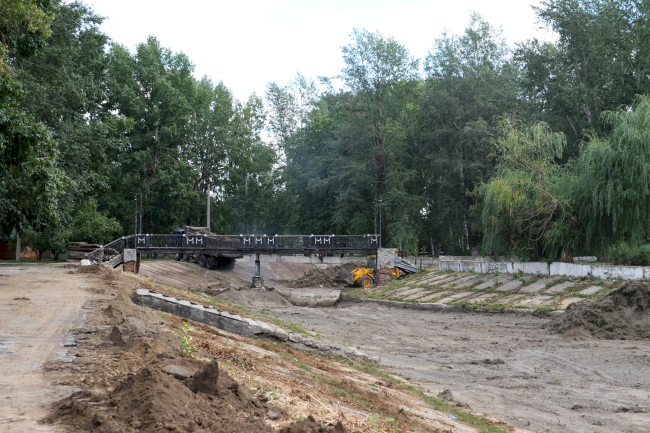 Реконструкция пруда. Парк изумрудный Барнаул пруд. Изумрудный парк Барнаул 2022. План реконструкции парка изумрудный Барнаул. Парк изумрудный Барнаул 2023.
